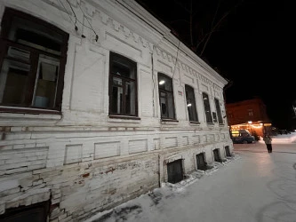 Продается "Дом Макарова с магазином",  площадью 338,5 кв. м и Земельный участок, площадью 433 кв. м,  Красноярский край, г. Енисейск, ул. Ленина, дом 110